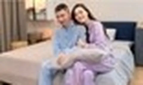 NSND Công Lý nói vợ kém 15 tuổi: "Tôi nhịn lắm. Chẳng qua tôi ốm nên tôi phải chịu!"