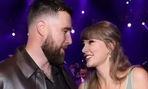 Taylor Swift tặng đồng hồ, túi hiệu, ô tô cho khách mời đám cưới