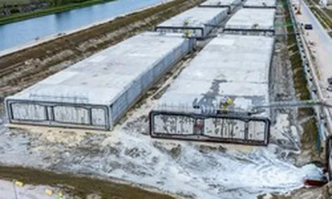 Đánh chìm 8 khối bê tông khổng lồ nặng 60.000 tấn xuống nước, công nghệ cao vào cuộc, công trình 17.400 tỷ đồng lộ diện