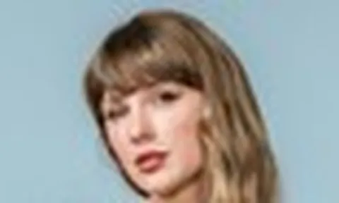 Vừa lấy chồng, Taylor Swift thắng kiện 790 tỷ đồng