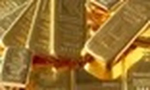Giá vàng thế giới tiếp tục giảm, dầu thô bật tăng mạnh