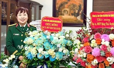 Nữ đạo diễn phim 714 tỷ đồng vừa được thăng hàm Đại tá là ai?