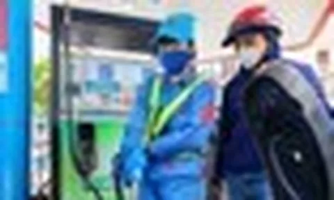 Giá xăng tiếp tục giảm, E10 về sát 20.000 đồng/lít
