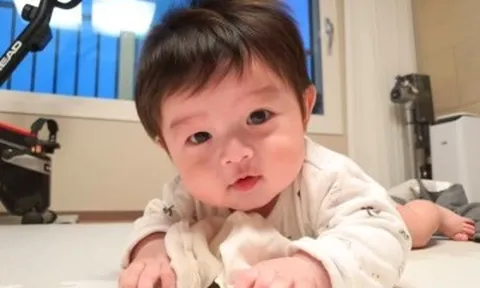 Bố đặt tên cho con là Trương Đại Thù, mẹ cố gắng đổi tên khác rất hay, đứa trẻ giờ lớn thành người trượng nghĩa