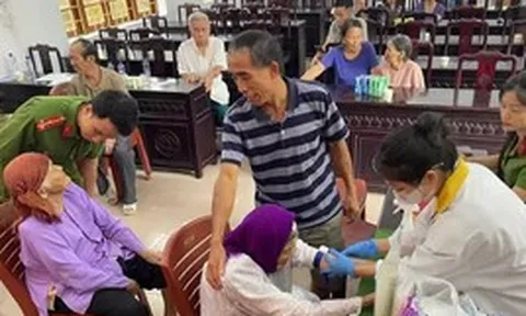 Hai cụ bà gần 100 tuổi gửi mẫu ADN, chờ ngày đón anh trai trở về