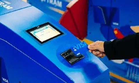 Một cú chạm thay tấm vé: Giao thông công cộng đang bước vào kỷ nguyên "không ví tiền"?