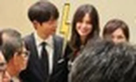 Đang lan truyền tin Song Joong Ki đã ly hôn vợ Tây, giờ mất hết không còn gì?