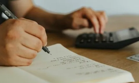 Sợ đầu tư học phí hơn 100 triệu mỗi năm cho con, ra trường con nhận lương tháng 5 triệu đồng