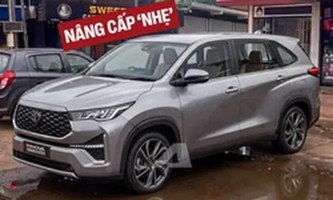 Toyota Innova Cross bản mới lần đầu lộ diện trên đường: Đầu xe được tinh chỉnh, có thể nâng cấp cả màn hình, ADAS