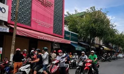 Nóng: Thêm một tiệm vàng có tiếng tạm dừng hoạt động để 'nâng cao chất lượng dịch vụ'