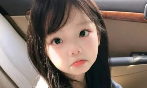 Bố mẹ định đặt tên cho con gái là Hoàng Hôn, ông nội quyết sửa lại thành cái tên khác rất hay mà ý nghĩa
