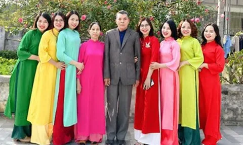 Từ căn lều giữa rừng, cha nghèo nuôi 7 con gái thành cử nhân