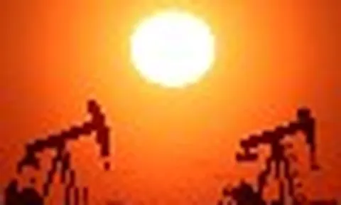 Giá dầu vượt 90 USD/thùng khi xung đột Mỹ - Iran leo thang, thị trường lo 'ngay ngáy'