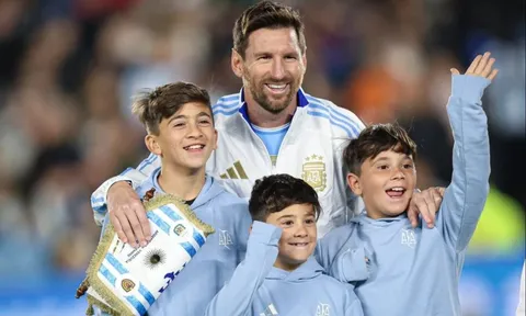Phía sau hào quang World Cup là một Messi rất khác