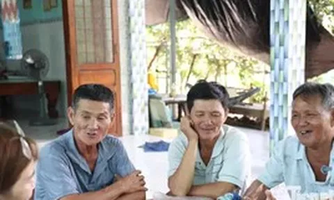 Clip: Gia đình liệt sĩ Huỳnh Văn Quên nghẹn ngào gọi bà Nguyễn Thị Lệ là 'chị Hai'