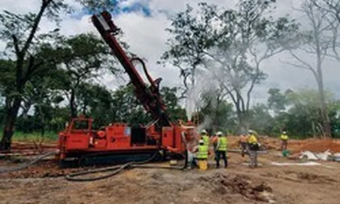 Khoan sâu gần 400m dưới lòng đất, phát hiện thân quặng vàng - đồng chất lượng cao, mở ra kỳ vọng khai thác quy mô lớn