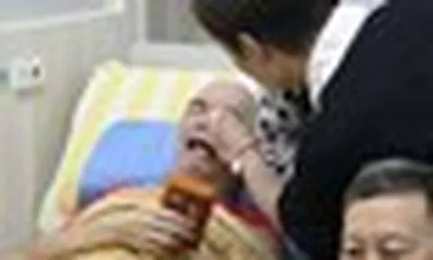 Tình trạng của ca sĩ kỳ cựu bị ngược đãi ở viện dưỡng lão, phải trả 100 triệu/ tháng nhưng không được tắm rửa