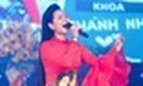 Nữ ca sĩ 36 tuổi vừa được thăng quân hàm Thiếu tá trước niên hạn: Là giảng viên âm nhạc, từng được Bộ Quốc phòng tặng bằng khen