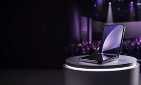 Chỉ với 1 câu lệnh, Gemini Intelligence có thể tự chạy ứng dụng và đặt vé trên Galaxy Z Fold: Google và Samsung đang đưa smartphone AI sang giai đoạn mới