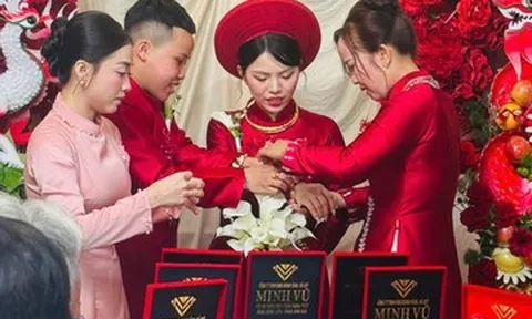 Đám cưới ‘không chú rể' ở miền Tây, hai gia đình tặng 11 sổ đỏ, 5 cây vàng