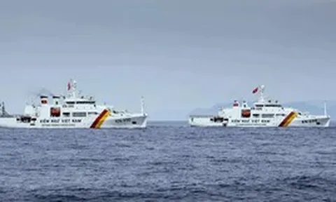 Vụ chìm tàu Khôi Nguyên 18: Điều động máy bay và nhiều tàu tìm kiếm 17 người mất tích
