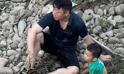 Phó Chủ nhiệm Ủy ban Kiểm tra Đảng ủy xã cứu cháu bé giữa dòng nước xiết