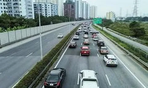 Vì sao Cục CSGT đề xuất dùng làn sát dải phân cách giữa trên cao tốc để vượt xe?