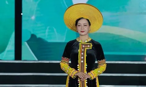 NSƯT Chiều Xuân, diễn viên Nguyệt Hằng gây bất ngờ ở sàn diễn thời trang