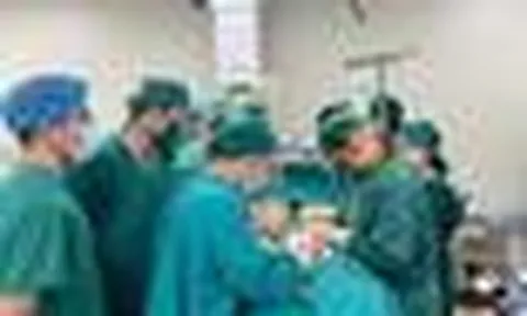 160 phút căng thẳng trong phòng phẫu thuật để cứu nữ bệnh nhân ngã từ tầng cao