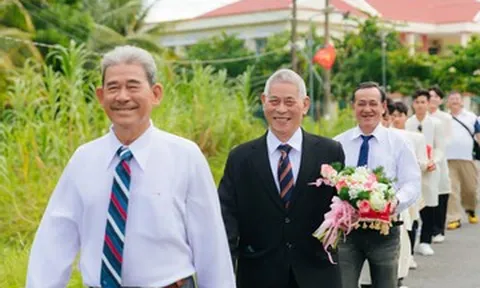 Chú rể U70 hân hoan đi rước vợ ở miền Tây sau 10 năm chung sống