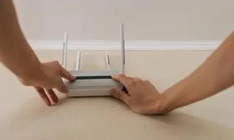 Đặt wifi xuống sàn nhà có làm sao không? Hóa ra đây là lỗi nhiều gia đình đang mắc phải