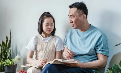 Khi nào cha mẹ cần dạy con về tiền bạc?