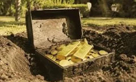 Thu giữ 'kho báu' 10 thỏi vàng trị giá 1,2 tỷ đồng do người làm vườn đào trúng khi đang cắt cỏ