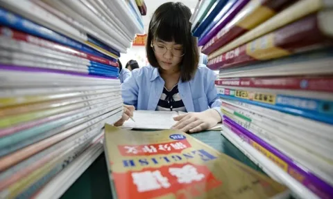 Thế giới làm gì để phụ huynh bớt nặng gánh tiền sách giáo khoa?
