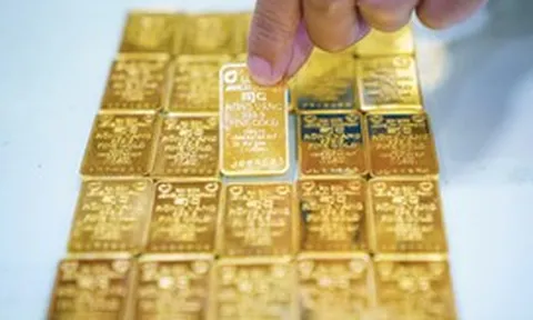 Đọc nhanh 7-8: Giá dầu lại tăng mạnh; giá vàng hôm nay biến động ra sao?
