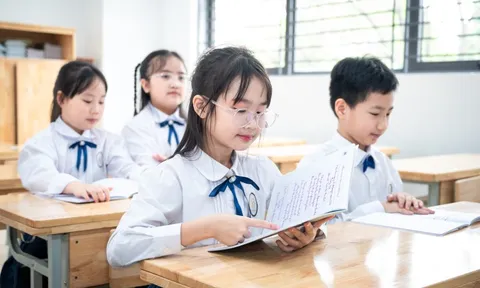 Chỉ đạo mới của Hà Nội về miễn phí sách giáo khoa