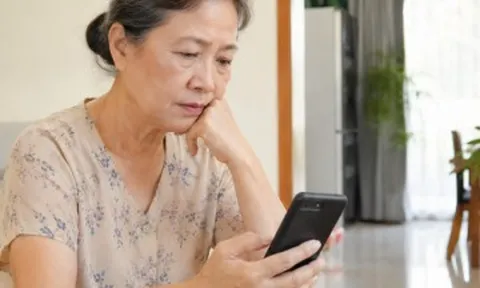 Cả đời hy sinh cho con, tuổi già vẫn đi làm thuê: 1 tin nhắn của con dâu khiến tôi tỉnh mộng