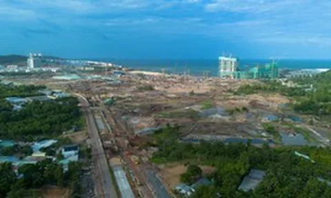 Tuyến đường sắt 9.000 tỷ đồng trên đảo nổi tiếng của Việt Nam nhìn từ trên cao: 3 tầng không gian và cuộc chạy đua với thời gian chưa từng có
