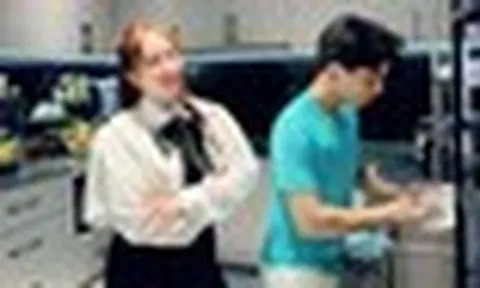 Căn nhà chứa toàn đồ vô giá của Khánh Thi, Phan Hiển