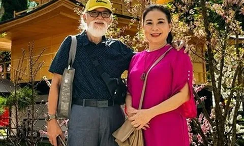 Người chồng tuyệt vời 'mặc áo mưa đi xe máy, lặng lẽ đứng đợi' nữ NSND là ai?