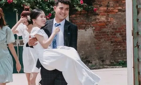 Yêu cô gái yếu chân từ lần đầu gặp, chàng trai Ninh Bình bế đi đăng ký kết hôn