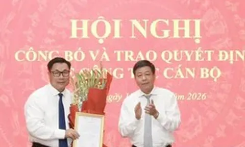 Tân Giám đốc Sở Nội vụ Hà Nội Nguyễn Quang Hiếu nhận nhiệm vụ