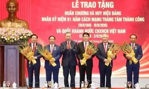 Nguyên Chủ tịch nước Lương Cường, nguyên Thủ tướng Phạm Minh Chính nhận Huân chương Hồ Chí Minh