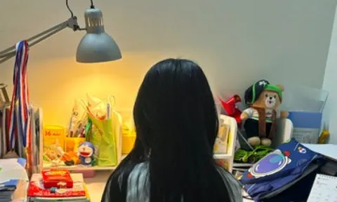 Mất ăn mất ngủ vì người yêu cũ của vợ là thầy giáo của con gái
