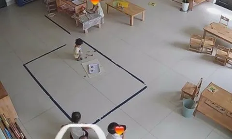 Camera giám sát ghi lại cảnh cô giáo đưa con vào khóc khuất, mẹ Việt bật cười khi thấy hành động tiếp theo của cô trò