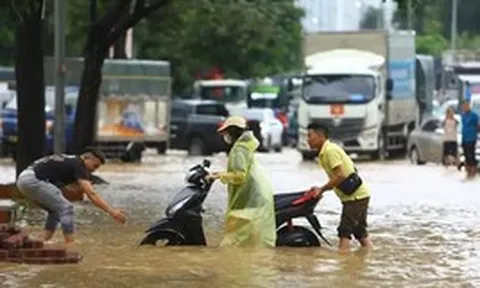 Hà Nội chuẩn bị kịch bản 'chống tê liệt' giao thông khi mưa cực đoan