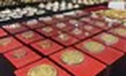 Ngạc nhiên giá vàng