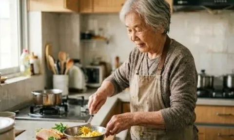 Sau khi nghỉ hưu, người sống cùng con cái và người không sống cùng, cuộc sống khác biệt rõ rệt sau một thời gian
