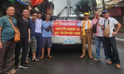 40 người ở Ninh Bình thuê xe 45 chỗ, sang Thái Lan cổ vũ tuyển Việt Nam