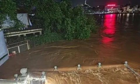 Bão số 4 trút mưa lớn, dân ở Lạng Sơn 'mất ngủ' vì lũ dâng nhanh